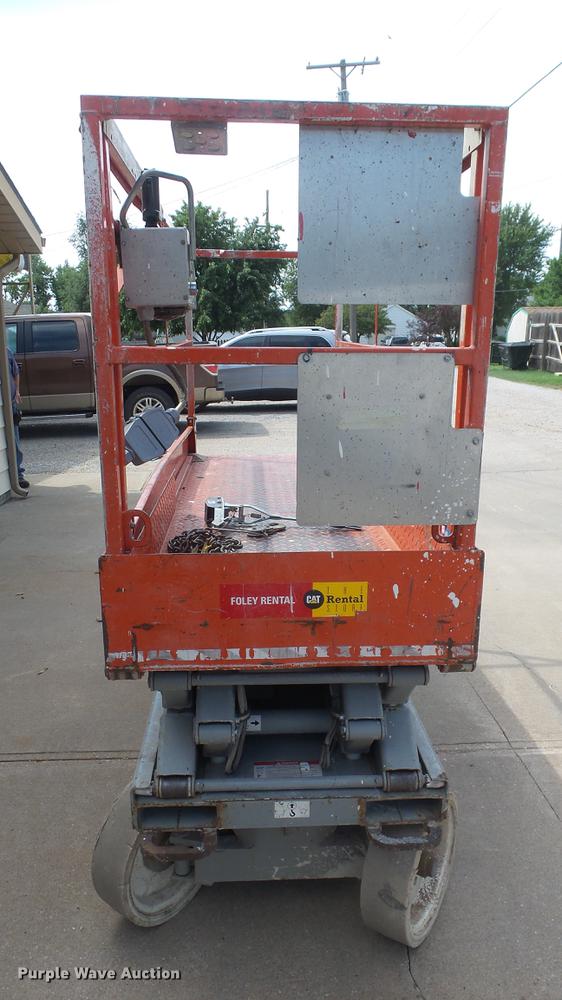 image for item EF9169 Sky Jack SJIII 3220 scissor lift