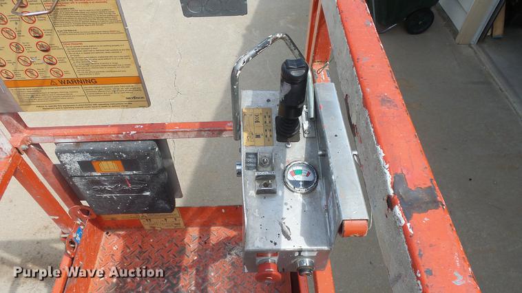 image for item EF9169 Sky Jack SJIII 3220 scissor lift