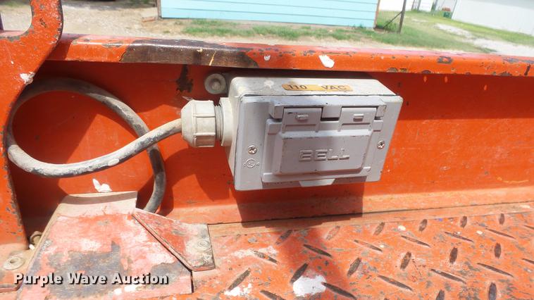 image for item EF9169 Sky Jack SJIII 3220 scissor lift