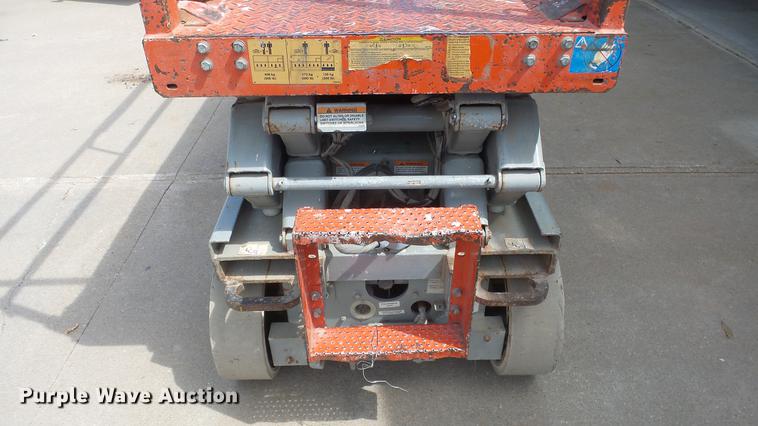 image for item EF9169 Sky Jack SJIII 3220 scissor lift