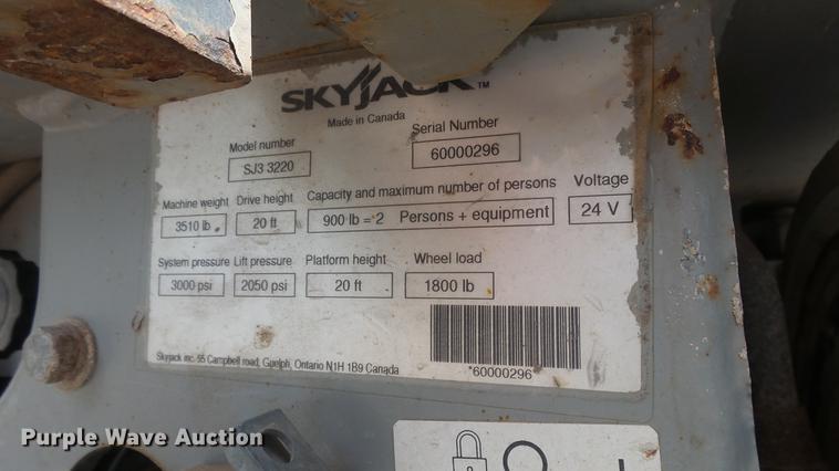 image for item EF9169 Sky Jack SJIII 3220 scissor lift