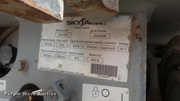 image for item EF9169 Sky Jack SJIII 3220 scissor lift