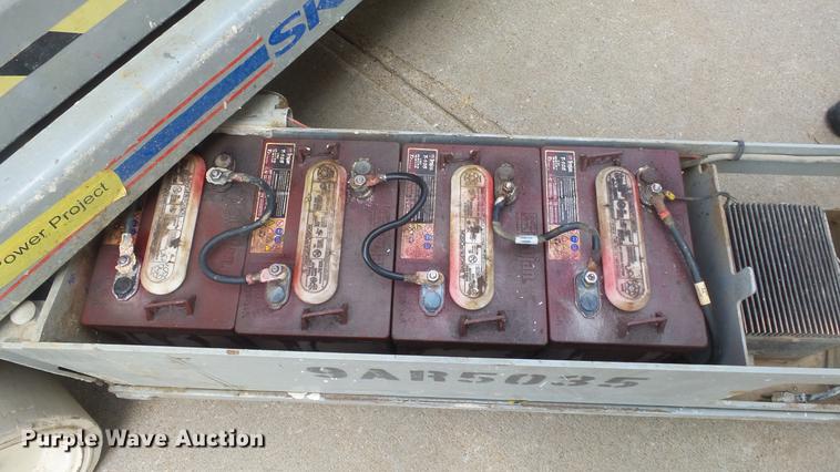 image for item EF9169 Sky Jack SJIII 3220 scissor lift