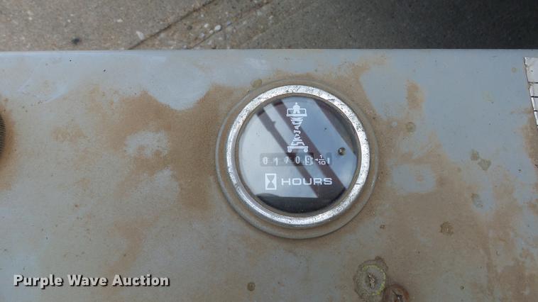 image for item EF9169 Sky Jack SJIII 3220 scissor lift