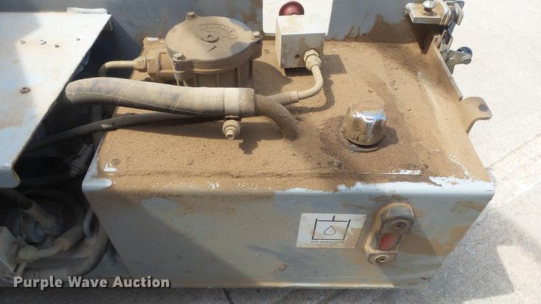 image for item EF9169 Sky Jack SJIII 3220 scissor lift