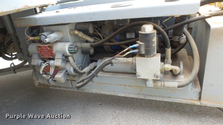 image for item EF9169 Sky Jack SJIII 3220 scissor lift