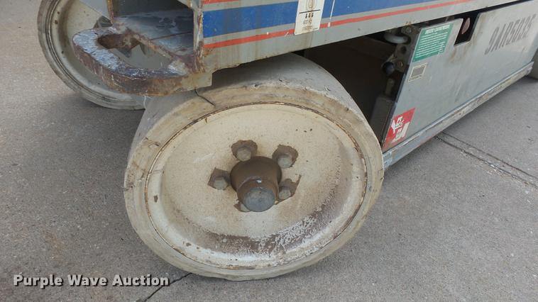 image for item EF9169 Sky Jack SJIII 3220 scissor lift