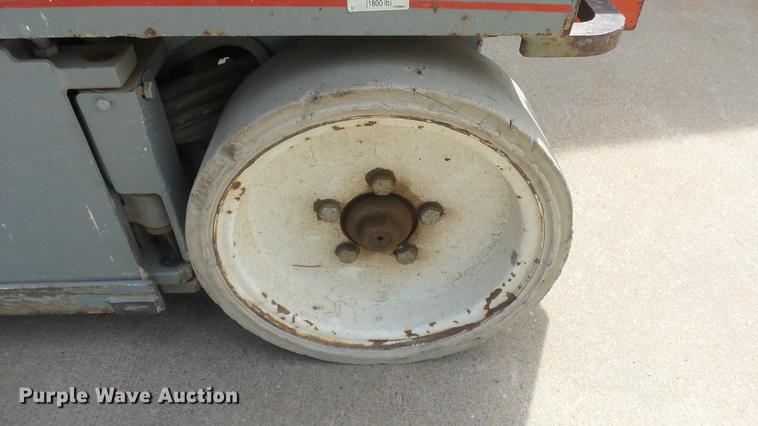 image for item EF9169 Sky Jack SJIII 3220 scissor lift