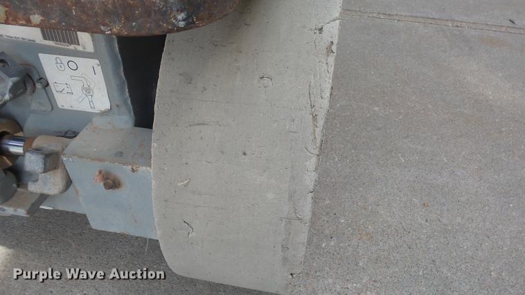 image for item EF9169 Sky Jack SJIII 3220 scissor lift