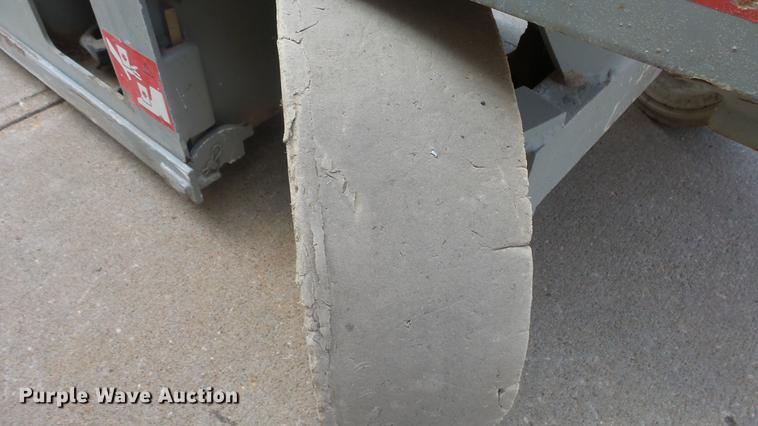 image for item EF9169 Sky Jack SJIII 3220 scissor lift