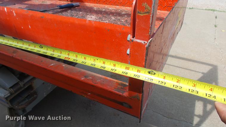 image for item EF9169 Sky Jack SJIII 3220 scissor lift