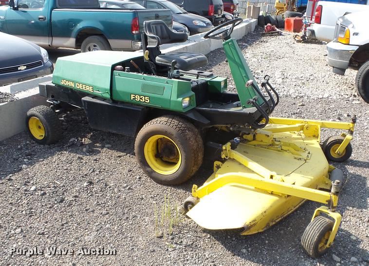 image for item EF9205 John Deere F935 lawn mower