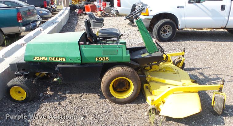 image for item EF9205 John Deere F935 lawn mower