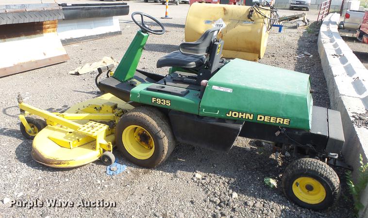 image for item EF9205 John Deere F935 lawn mower