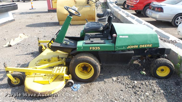 image for item EF9205 John Deere F935 lawn mower