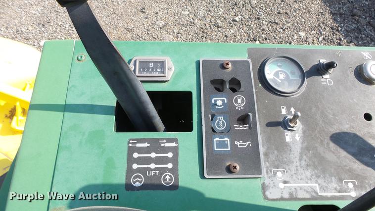 image for item EF9205 John Deere F935 lawn mower