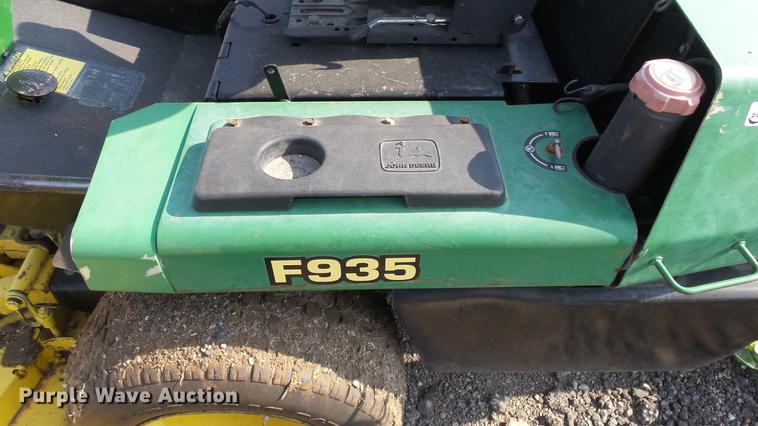image for item EF9205 John Deere F935 lawn mower