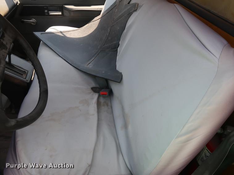 image for item EF9779 1991 GMC TopKick C5500 box truck