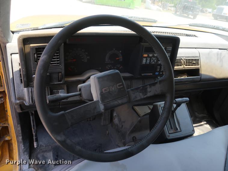 image for item EF9779 1991 GMC TopKick C5500 box truck