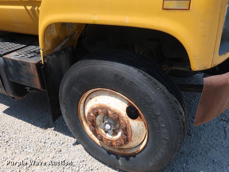 image for item EF9779 1991 GMC TopKick C5500 box truck