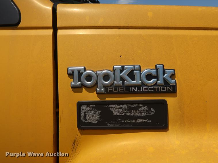 image for item EF9779 1991 GMC TopKick C5500 box truck