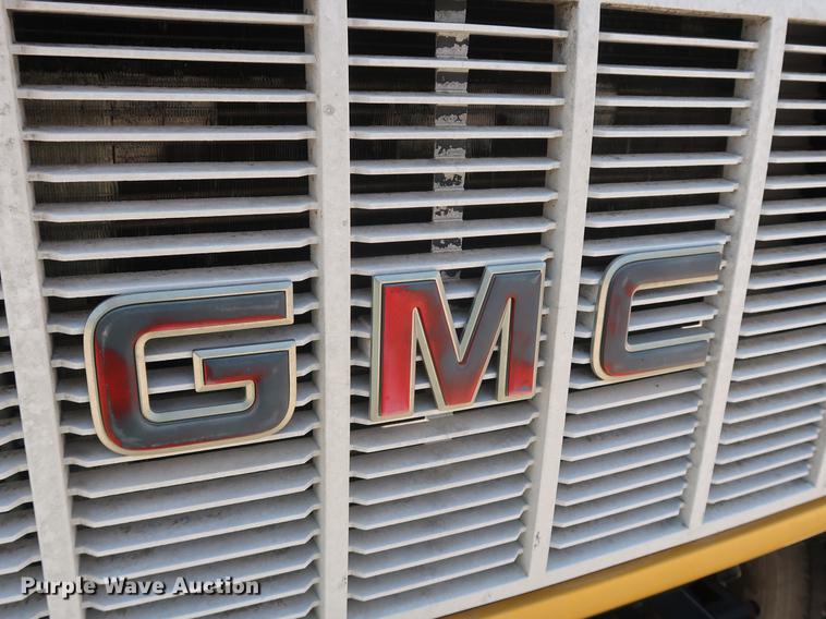 image for item EF9779 1991 GMC TopKick C5500 box truck