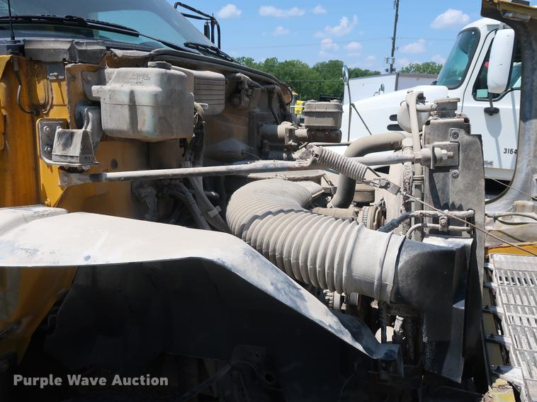 image for item EF9779 1991 GMC TopKick C5500 box truck