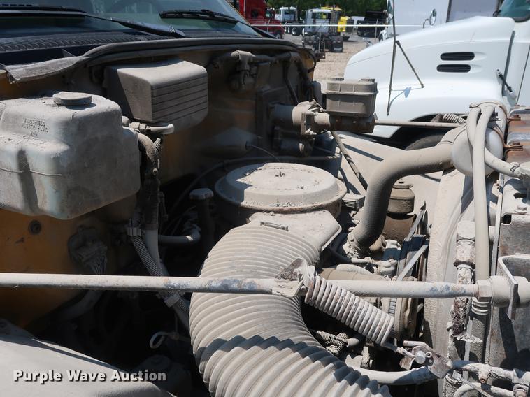 image for item EF9779 1991 GMC TopKick C5500 box truck