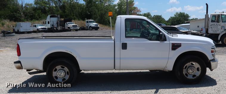 image for item EF9784 2008 Ford F350 Super Duty pickup truck