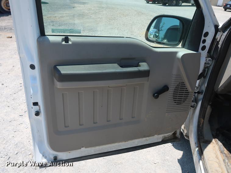 image for item EF9784 2008 Ford F350 Super Duty pickup truck