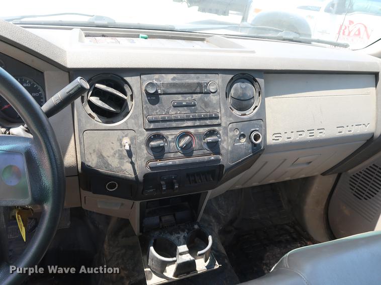 image for item EF9784 2008 Ford F350 Super Duty pickup truck