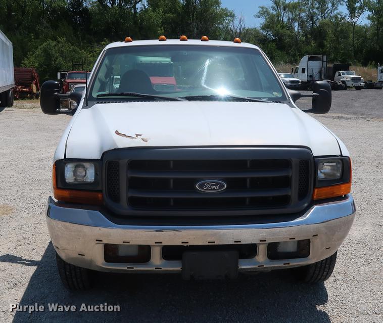 image for item EF9785 1999 Ford F350 Super Duty pickup truck cab and chassis