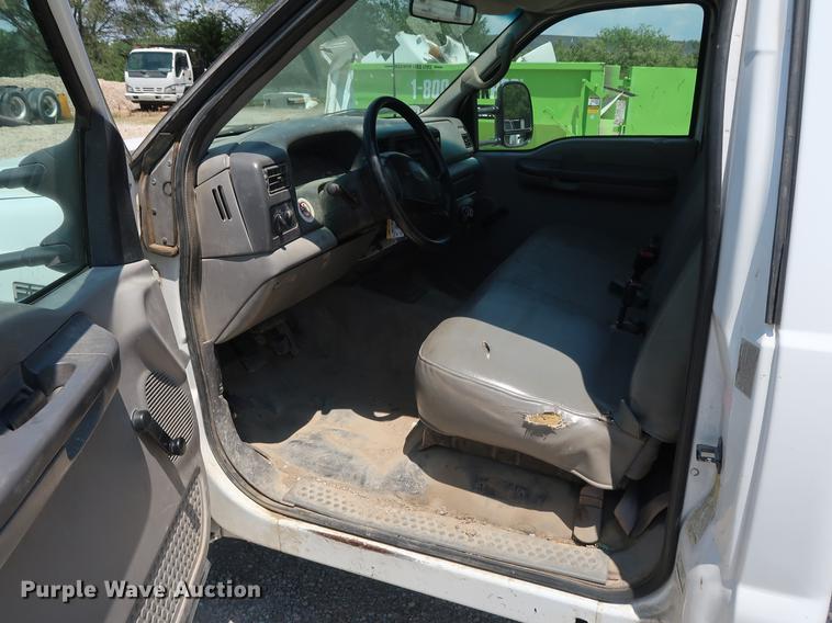 image for item EF9785 1999 Ford F350 Super Duty pickup truck cab and chassis