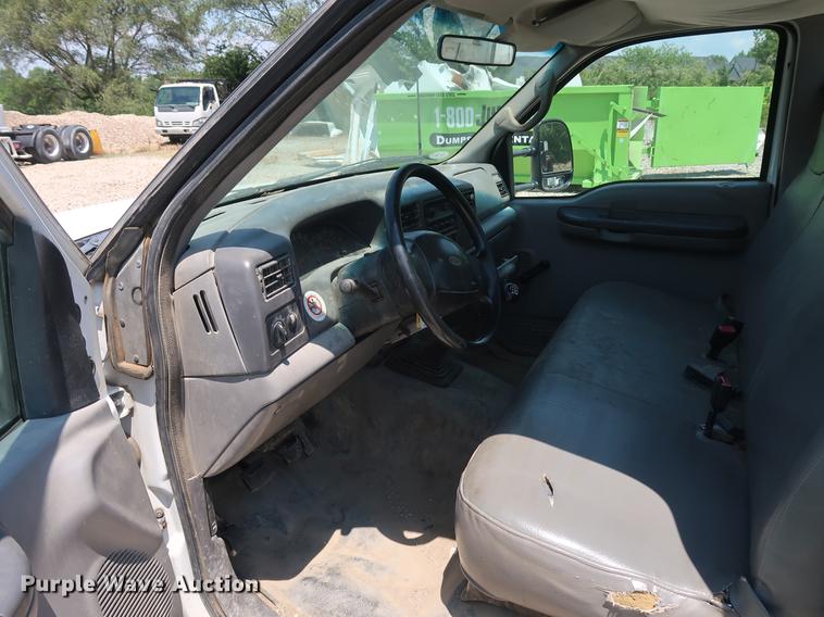 image for item EF9785 1999 Ford F350 Super Duty pickup truck cab and chassis