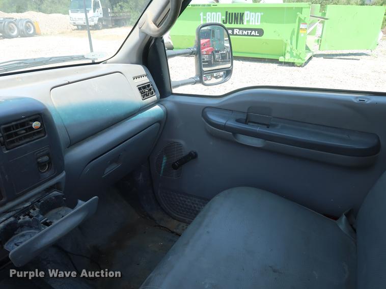 image for item EF9785 1999 Ford F350 Super Duty pickup truck cab and chassis