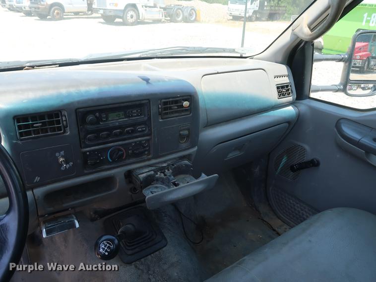 image for item EF9785 1999 Ford F350 Super Duty pickup truck cab and chassis