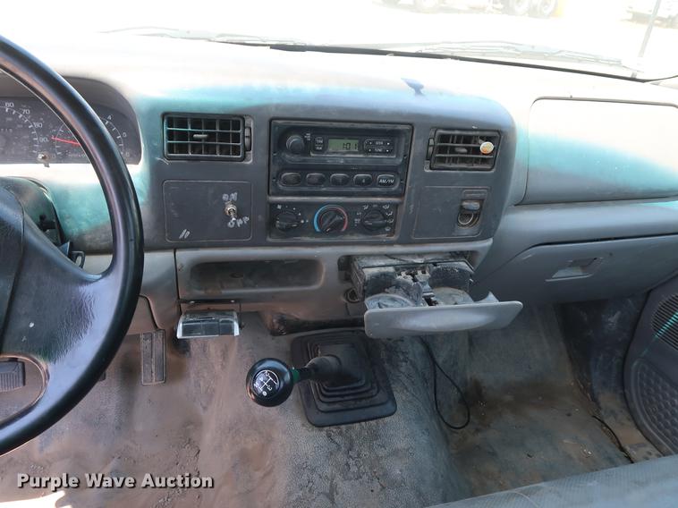 image for item EF9785 1999 Ford F350 Super Duty pickup truck cab and chassis