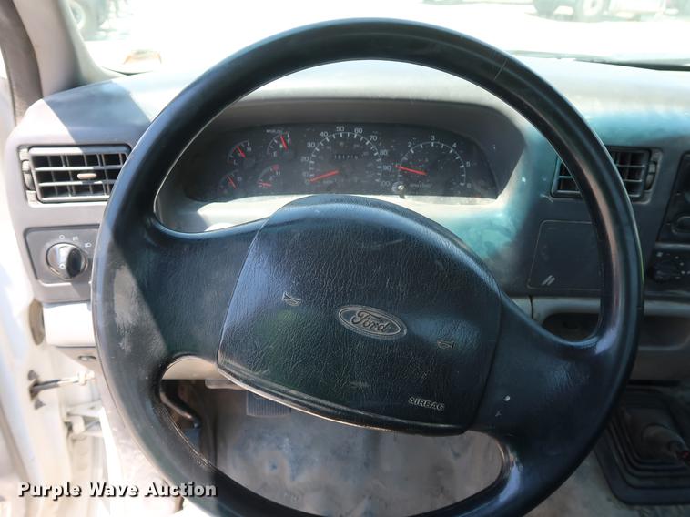 image for item EF9785 1999 Ford F350 Super Duty pickup truck cab and chassis