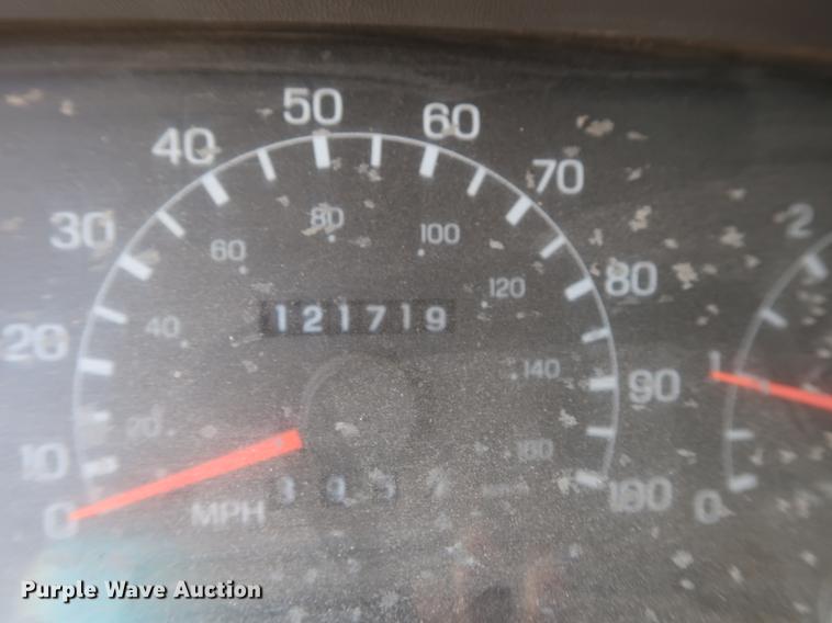 image for item EF9785 1999 Ford F350 Super Duty pickup truck cab and chassis