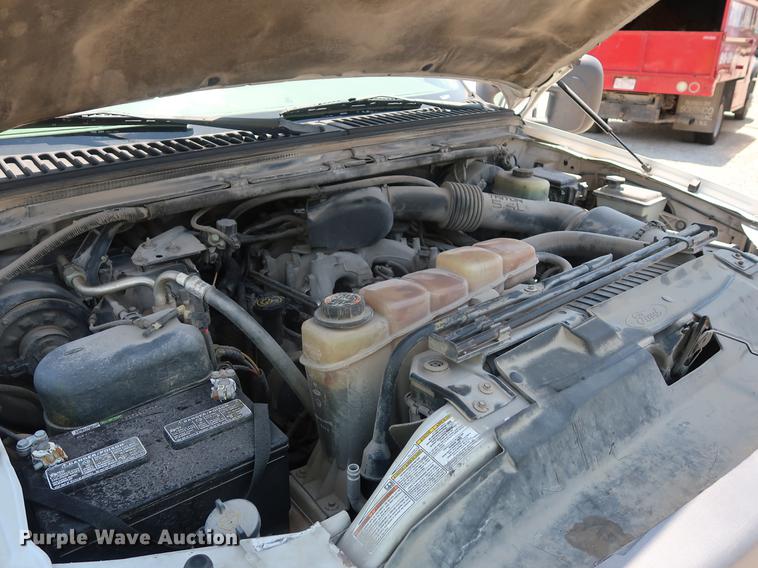 image for item EF9785 1999 Ford F350 Super Duty pickup truck cab and chassis