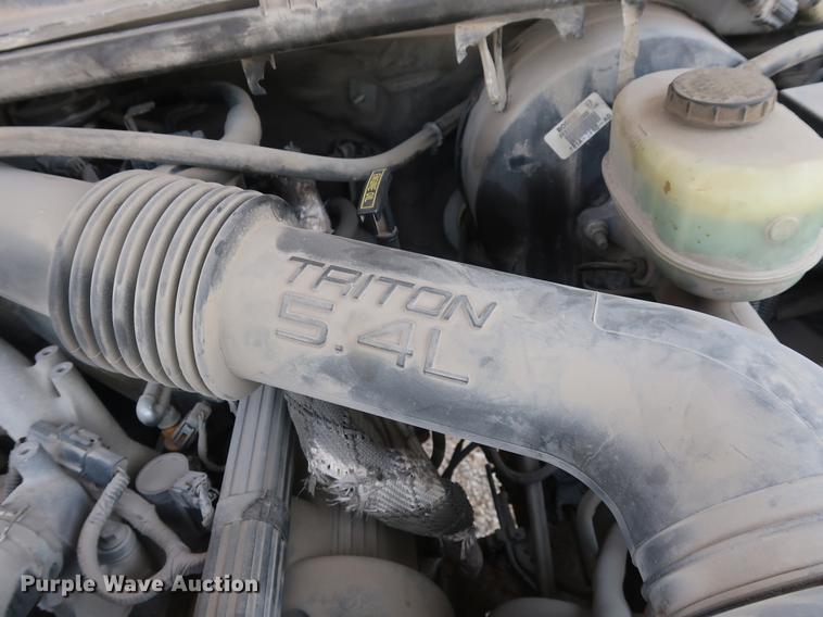 image for item EF9785 1999 Ford F350 Super Duty pickup truck cab and chassis