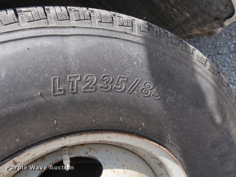 image for item EF9785 1999 Ford F350 Super Duty pickup truck cab and chassis