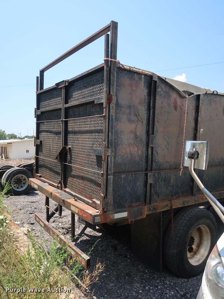 image for item EF9786 1986 Ford F700 dump truck