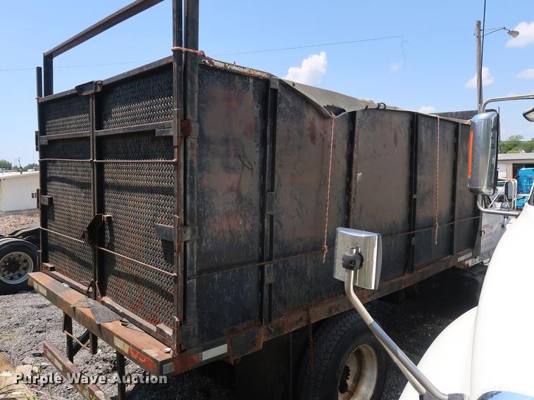 image for item EF9786 1986 Ford F700 dump truck