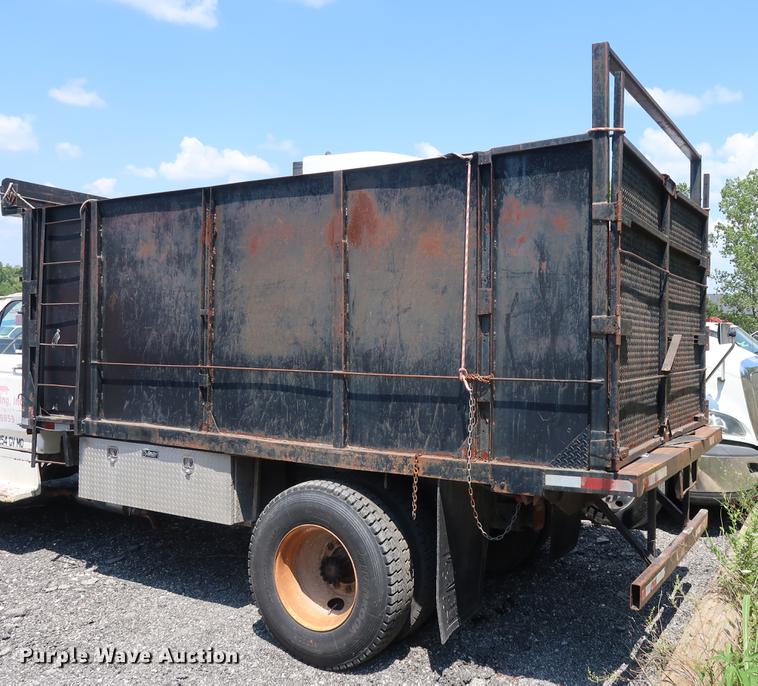 image for item EF9786 1986 Ford F700 dump truck