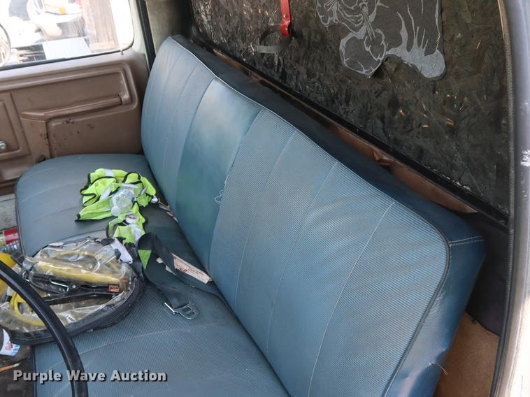 image for item EF9786 1986 Ford F700 dump truck