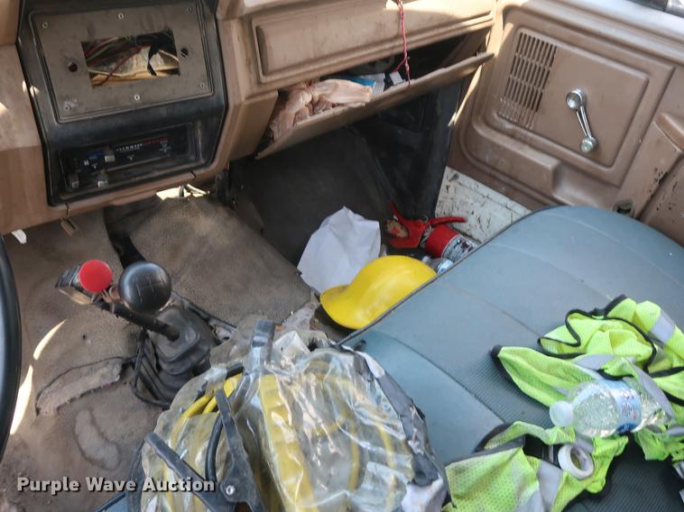 image for item EF9786 1986 Ford F700 dump truck