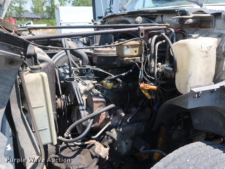 image for item EF9786 1986 Ford F700 dump truck