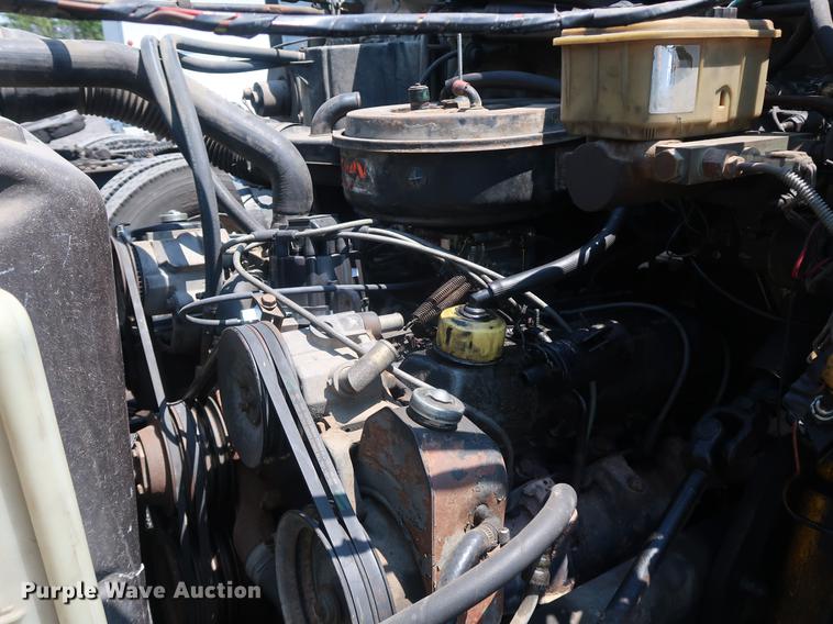 image for item EF9786 1986 Ford F700 dump truck