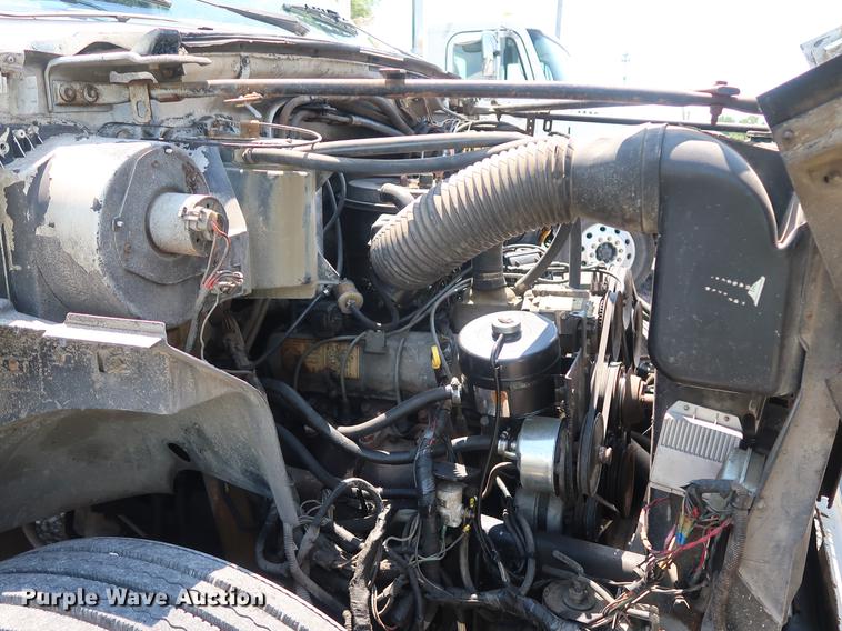 image for item EF9786 1986 Ford F700 dump truck